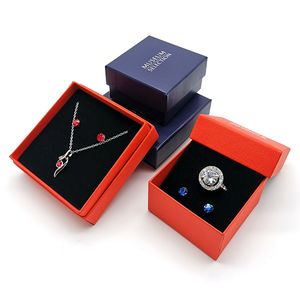 กล่องกระดาษแข็งพิมพ์ลายแบบกำหนดเองสำหรับใส่เครื่องประดับ ยี่ห้อ Everwin ผลิตจากวัสดุรักษ์โลก พร้อมซับในกำมะหยี่ รูปทรงสี่เหลี่ยมผืนผ้า ฝาปิดฐานสี่เหลี่ยม ลายพิมพ์แบบสี่เหลี่ยม ขายส่ง - Product Image 2