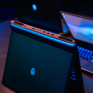 โน้ตบุ๊กเกมมิ่ง Alienware Area-51 รุ่นปรับแต่งได้ล่าสุดปี 2025 พร้อมโปรเซสเซอร์ Core Ultra 9 275hx Alienware 18 Area-51 - Product Image 5