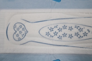 Tovagliolo sanitario monouso personalizzato in fabbrica con stampa <span class=keywords><strong>blu</strong></span> tamponi mestruali in cotone per la salute delle donne - Product Image 4