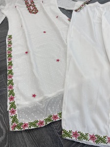 ชุดส่าหรีผ้าจอร์เจตต์ลายพิมพ์สไตล์จีนแบบเย็บหนา ดีไซน์ใหม่ พร้อมเสื้อท่อนบนและผ้าคลุมไหล่ ชุดลำลองสไตล์อินเดีย-ปากีสถานจาก FABZONE - Product Image 2