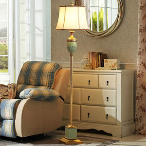 Lampadaire moderne en céramique <span class=keywords><strong>de</strong></span> mode américaine avec corps en métal à gradation LED et abat-jour blanc fantaisie pour le salon <span class=keywords><strong>de</strong></span> la maison - Product Image 4