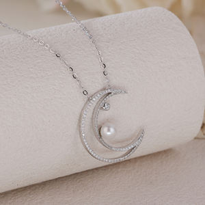 Colgante Cristiano de Alta Calidad, Personalizado, de Lujo, con Forma de Luna, en Oro Blanco Sólido de 18K, con Diamante Natural y Perla de Agua Dulce, Certificado por GIA - Product Image 6