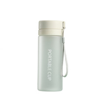 Bouteille d'eau classique écologique sans BPA de qualité alimentaire avec bouchon à large ouverture 600 ml en plastique pour la salle de sport