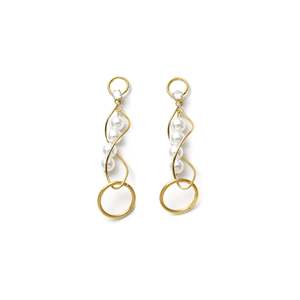 Pendientes de Moda con Diseño de Perlas, Acero Inoxidable 316L, Baño de Oro PVD, Resistentes y Sostenibles - Product Image 1