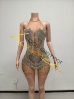 Robe de soirée courte en maille transparente avec cristaux argentés brillants, style luxueux pour femmes, idéale pour les soirées en club, les cocktails et les fêtes d'été.