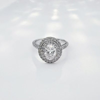Anello di Lusso Elegante con Grande Diamante Sintetico a Quattro Punte in Platino PT950, Gioiello Raffinato per Fidanzamento e Matrimonio