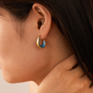 Boucles d'oreilles pendantes tendance pour femme, bijoux raffinés en acier inoxydable plaqué or, motif lune - Product Image 3