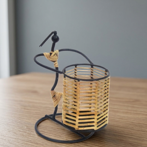 Support à bougie en acier fait main avec un design en bambou tressé, finition noire mate pour la décoration de la maison - Product Image 3