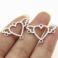 Connecteur Cœur Ailé Ajoure 24x16mm en Alliage de Zinc Argent Vieilli pour Décoration de Bouquet de Mariage