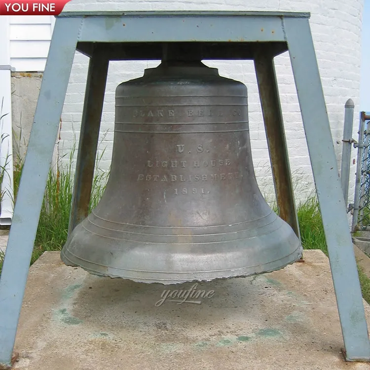 Grande campana antica della chiesa del bronzo della colata all'aperto su ordinazione del mestiere del metallo antico