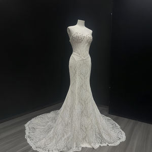 Vestido de Novia Sirena Moderno y Exclusivo NT53 con Encaje, Flores de Cristal y Apliques, con Mangas - Product Image 3