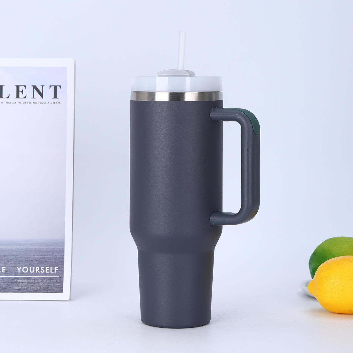 สีเทาเข้ม