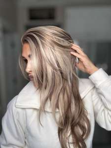 CARKIRA - Cabello Sintético para Uso Diario, Rubio Claro Marrón, 13x4, Transparente, Resistente al Calor, Sin Pegamento, Línea de Cabello Pre-arrancada, en Capas, Liso, Medio - Product Image 2