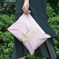 Sacs d'expédition en polyéthylène de haute qualité avec logo, imperméables et résistants aux déchirures, fabricant OEM pour l'emballage et l'expédition de marques e-commerce