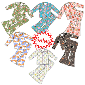 Set di abbigliamento da 95% in 5% di bambù Spandex con stampe Casual di tutti i giorni Top bordato con bottoni e pantaloni a zampa - Product Image 1