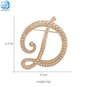 Popular 26 letras en inglés perla cristal Metal solapa Pin joyería broches para Mujeres Hombres <span class=keywords><strong>bolsos</strong></span> ropa sombreros accesorios de decoración - Product Image 3