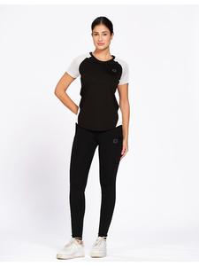 T-shirt de sport pour femme Munns & Mars en polyester noir et blanc, design color block, coupe athlétique classique, ourlet incurvé, vêtement de sport - Product Image 3