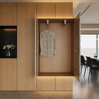 Meuble à chaussures intégré moderne sur mesure, système de rangement de l'entrée au plafond, armoire de hall d'entrée avec éclairage LED d'ambiance