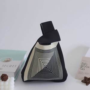 Bolso de mano de punto de estilo moderno, pequeño, para el trabajo - Product Image 2