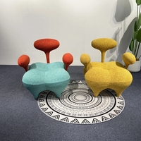 Fauteuil de salon sculptural irrégulier artistique, chaise d'appoint en tissu bouclé de forme spéciale, canapé de loisirs unique de designer