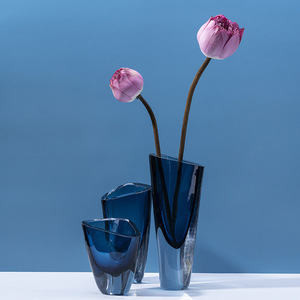 Jarrón de Vidrio Soplado Estilo Lujo Ligero Color Gris Humo para Flores Frescas, Daphne Odora, Campanas Colgantes, Decoración de Sala de Estar - Product Image 3