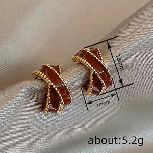 Pendientes geométricos dorados para mujer, joyería de aleación a la moda, pendientes chapados en oro con diseño de incrustaciones rojas - Product Image 5