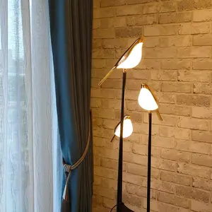 Noord-Europese Stijl Huisontwerp Verticale Vloerverlichting Moderne Eenvoudige Woonkamer Decoratieve Vloerlamp Nordic Vloerlamp Modern