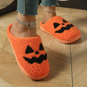 Última pareja Halloween calabaza cara patrón rizado piel sintética felpa pantuflas con Super suave TPR suela cálida Otoño Invierno zapatos de casa - Product Image 1