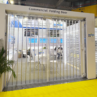 Portes pliantes thermiques légères en polycarbonate transparent pour entrée, patio avant, cloison de cuisine, idéales pour centres commerciaux et supermarchés