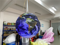 Ballon de planète gonflable de globe de terre gonflable suspendu de LED pour la décoration d'intérieur et extérieure