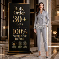 Trajes de Negocios para Mujer, Elegantes, Color Gris Ceniza, Apliques Florales en 3D, Blazer Bordado, Conjuntos de Pantalón, Corte Entallado, Doble Botonadura, Personalizado OEM/ODM