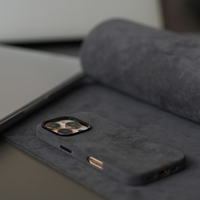 Étui de téléphone en cuir artificiel personnalisé 2025 avec support magnétique pour charge sans fil et marquage à chaud pour 14/15/16 Pro
