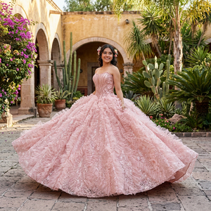 Vestido de Quinceañera Rosa Sexy sin Espalda con Apliques de Cristal, Cuentas y Estampado, con Volantes, Estilo Princesa, Cola Capilla, Largo hasta el Suelo - Modelo 1525 - Product Image 1