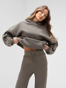 Ensemble de sweats à capuche gris en molleton français personnalisés et brodés, écologiques, pour femmes, 2 pièces, ensembles assortis avec rayures - Product Image 3
