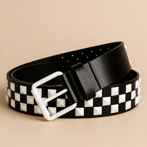 <span class=keywords><strong>Ceinture</strong></span> <span class=keywords><strong>en</strong></span> <span class=keywords><strong>cuir</strong></span> PU noir faite à la main à trois rangées Punk Rock Star avec boucle <span class=keywords><strong>en</strong></span> alliage cloutée <span class=keywords><strong>en</strong></span> pyramide nickelée <span class=keywords><strong>Ceinture</strong></span> <span class=keywords><strong>en</strong></span> <span class=keywords><strong>cuir</strong></span> décontractée Hip-Hop pour femmes - Product Image 3