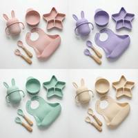 Ensemble d'alimentation pour bébé en silicone en gros avec assiette à ventouse en forme d'étoile, bol et cuillère-fourchette en bois pour tout-petit