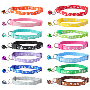 ปลอกคอไนลอนสำหรับสัตว์เลี้ยงพร้อมลายอุ้งเท้าและกระดิ่งสำหรับสุนัขและแมว - Product Image 3
