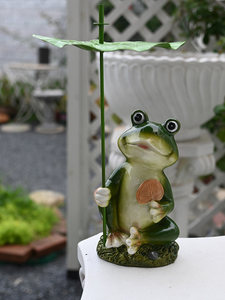 Porte-encens en résine en forme de grenouille pour l'extérieur, lampe solaire sur pied, style campagnard, décoration de jardin - Product Image 1