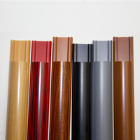 Goulotte de câblage en PVC imitation bois avec autocollant de fixation