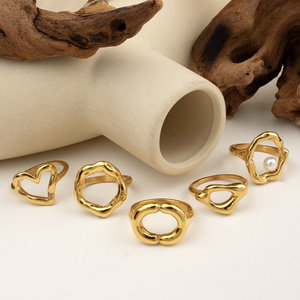 Thời Trang Tối Giản Nhẫn Hình Học Nhẫn Thép Không Gỉ Đôi C Không Thường Xuyên Hollow out <span class=keywords><strong>Lip</strong></span> Hình Dạng Vòng Đồ Trang Sức Phụ Nữ - Product Image 2