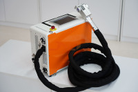 Machine de nettoyage au laser pulsé à fibre refroidie par air portable de 300 W pour surfaces en bois et en pierre avec de larges applications