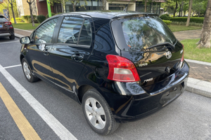 <span class=keywords><strong>Yaris</strong></span> 2011 1.6G Turbo Automatica Edizione Dazzling con Sedili in Pelle, Tetto Apribile, Telecamera Posteriore, Schermo Touch, Pneumatici R19 - Product Image 4