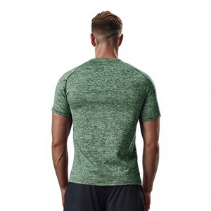 T-shirt sportif pour homme, vert, manches courtes, col rond, séchage rapide, coupe ajustée, 100% polyester, tricoté, couleur unie, longueur normale - Product Image 2