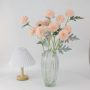 ดอกเบญจมาศประดิษฐ์จากผ้าไหม 3 หัว คุณภาพสูง เหมาะสำหรับตกแต่งบ้าน งานแต่งงาน และอุปกรณ์ประกอบฉากถ่ายภาพกลางแจ้ง - Product Image 3