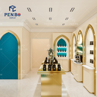 Solution complète de design d'intérieur pour boutique de parfums avec présentoirs et équipements sur mesure pour la présentation de parfums