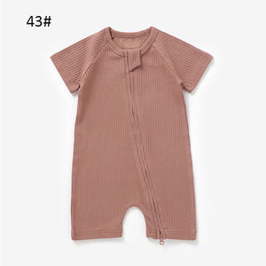 Combinaison courte en coton biologique à manches courtes côtelées pour bébé, pyjama bébé avec fermeture éclair, barboteuse courte pour bébé - Product Image 3