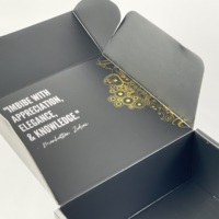 Boîte d'expédition personnalisée en carton ondulé noir mat écologique avec intérieur doré, pelliculage mat, emballage réutilisable de qualité supérieure, découpée sur mesure