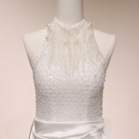 Robe de mariée dos nu ornée de perles, corsage en dentelle, satin drapé, fente haute, grande taille, sur mesure, vente en gros, directement de l'usine