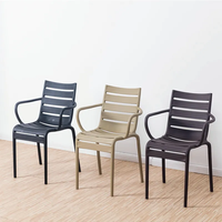 Chaise de salle à manger en plastique polypropylène moderne et bon marché de haute qualité chaise de restaurant empilable en plastique respirant