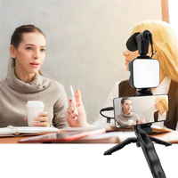 Kit de tournage pour créateurs YouTube et TikTok : support de téléphone, mini trépied, éclairage LED d'appoint, mini kit d'éclairage vidéo LED à intensité réglable avec microphone